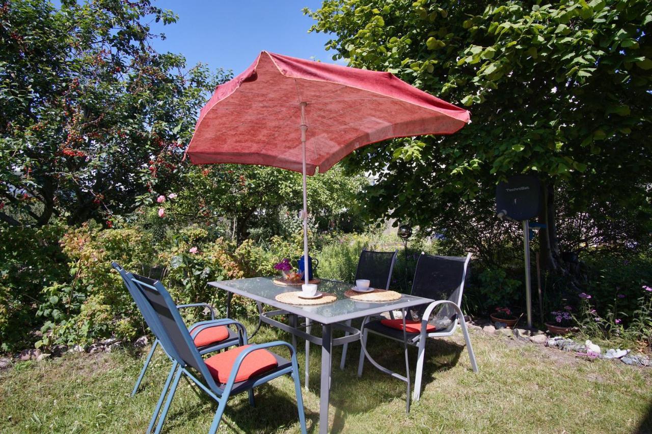 Zentral Aber Ruhig, Terrasse Mit Viel Gruen - Strandnahes Ferienhaus Luki 괴렌 외부 사진
