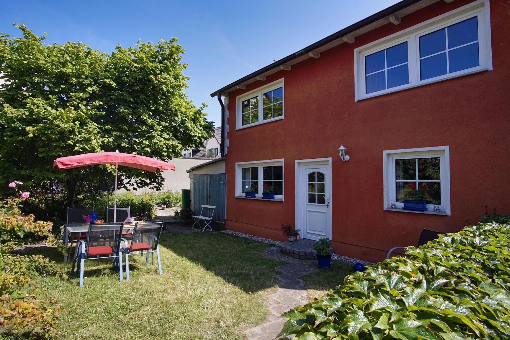 Zentral Aber Ruhig, Terrasse Mit Viel Gruen - Strandnahes Ferienhaus Luki 괴렌 외부 사진