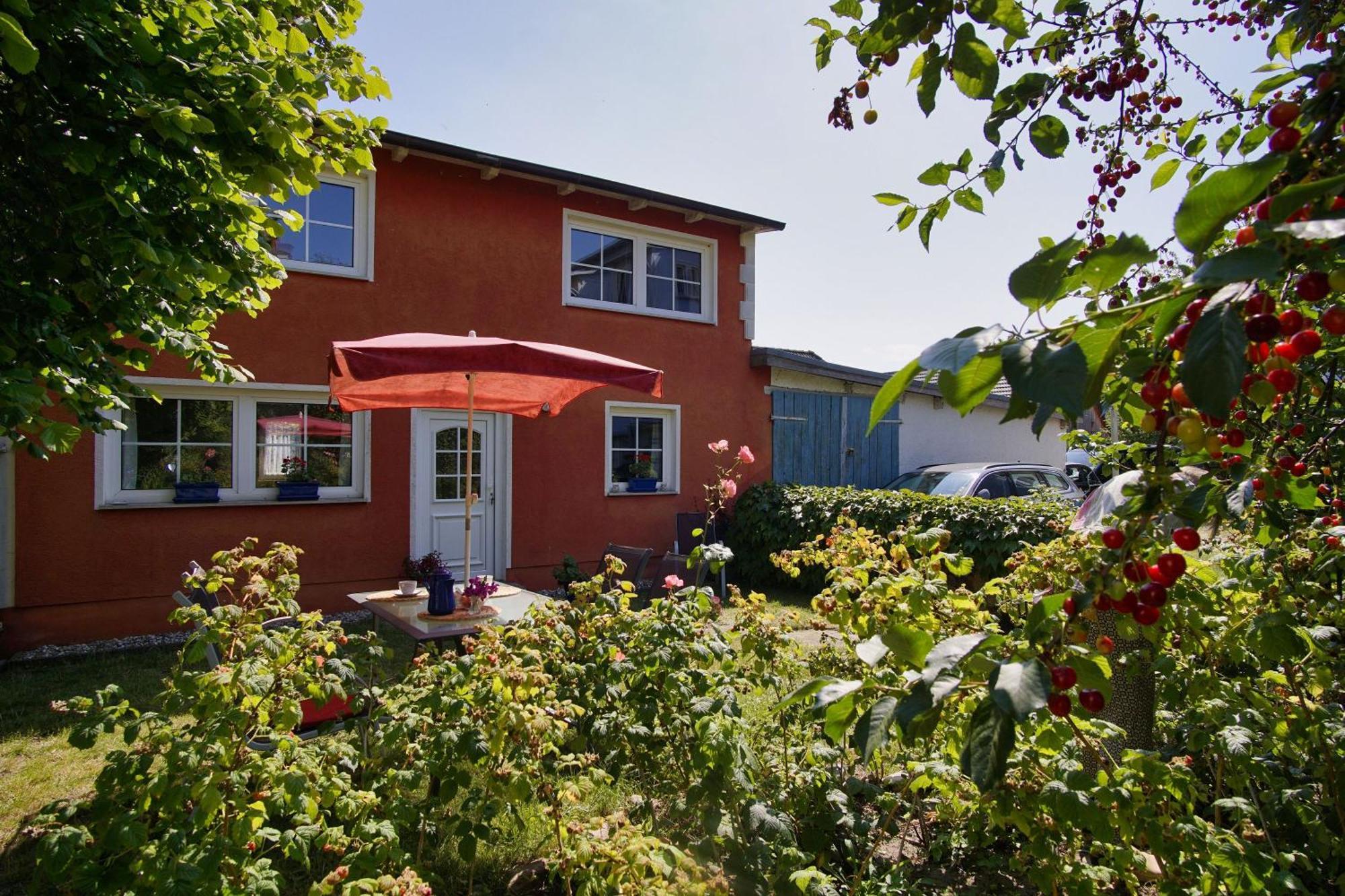 Zentral Aber Ruhig, Terrasse Mit Viel Gruen - Strandnahes Ferienhaus Luki 괴렌 외부 사진